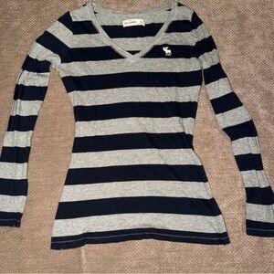 Abercrombie & Fitch Black and Gray Striped V-Neck Top